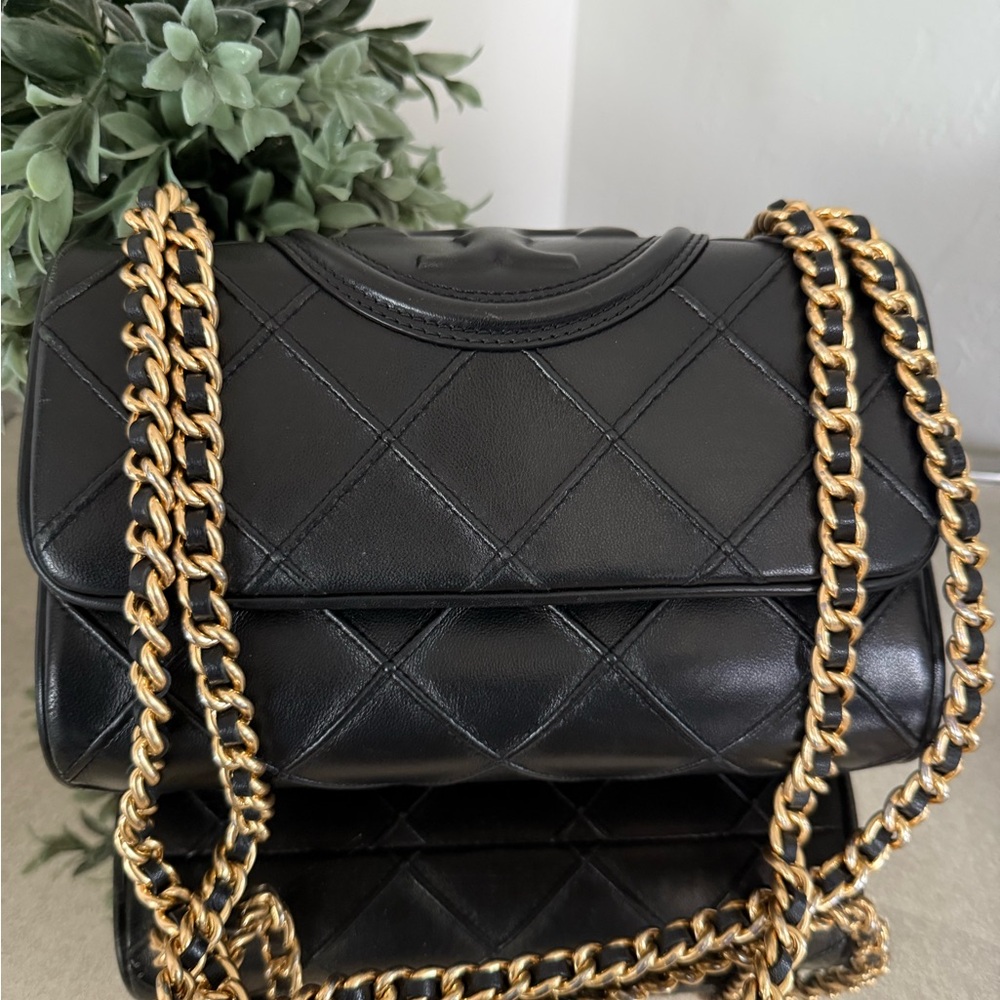 SMALL FLEMING SOFT SHOULDER BAG - Picture 2 of 10